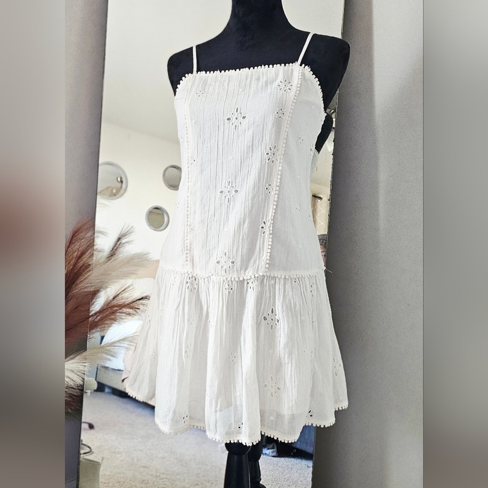 Small Cream Boho Eyelet Dress Women’s ___ Scalloped Hem Flowy Feminine
